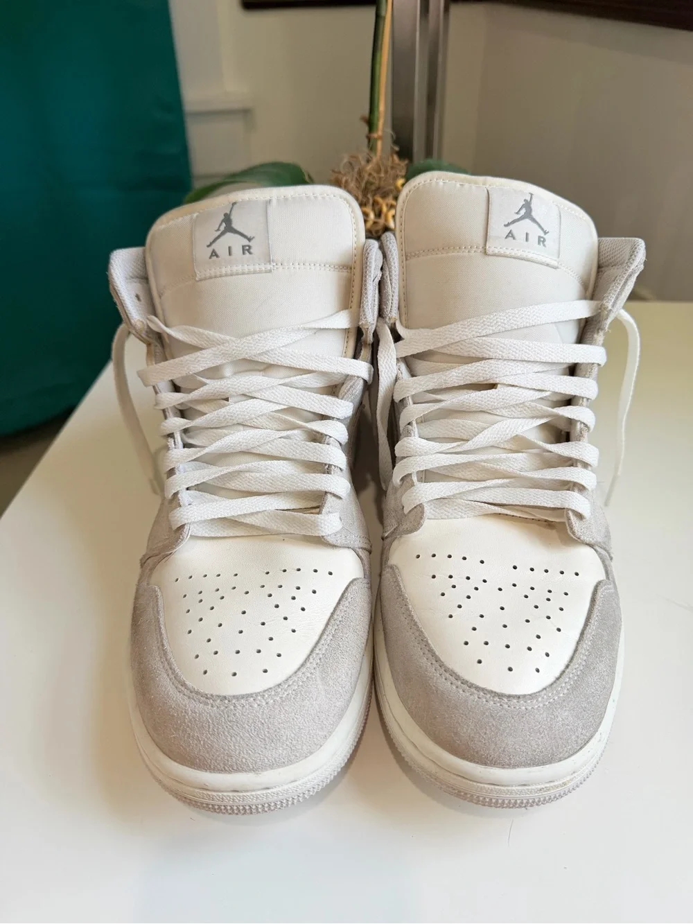 Air Jordan 1 Mid SE Neutral Grey Sail (FQ7720-002) - Men's Size 9.5 / Women's